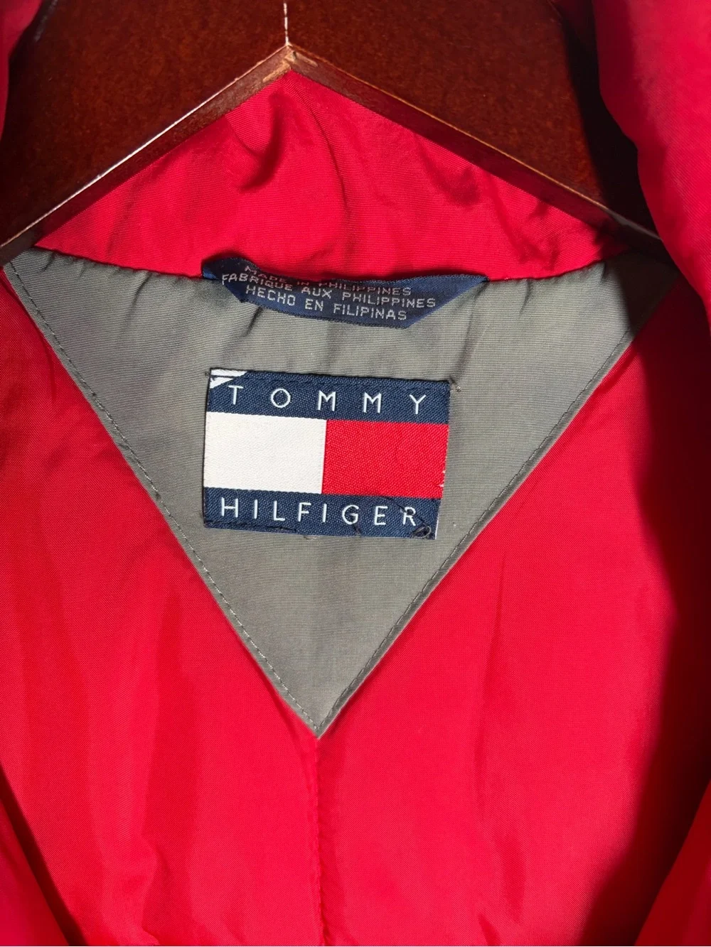 Vintage Tommy Hilfiger Men's Black & Gray Puffer Jacket with Red Lining